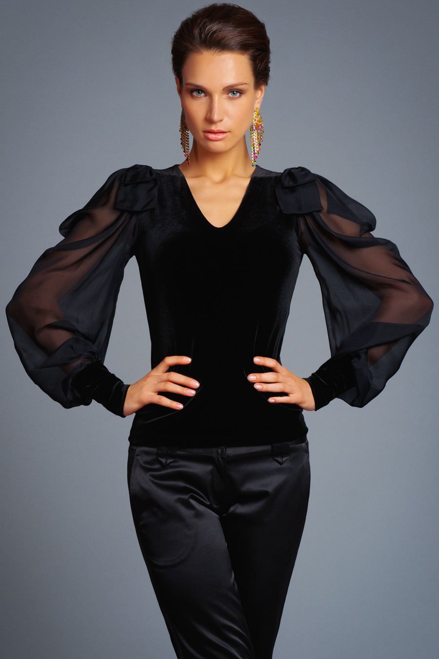 Черная блузка с рукавами